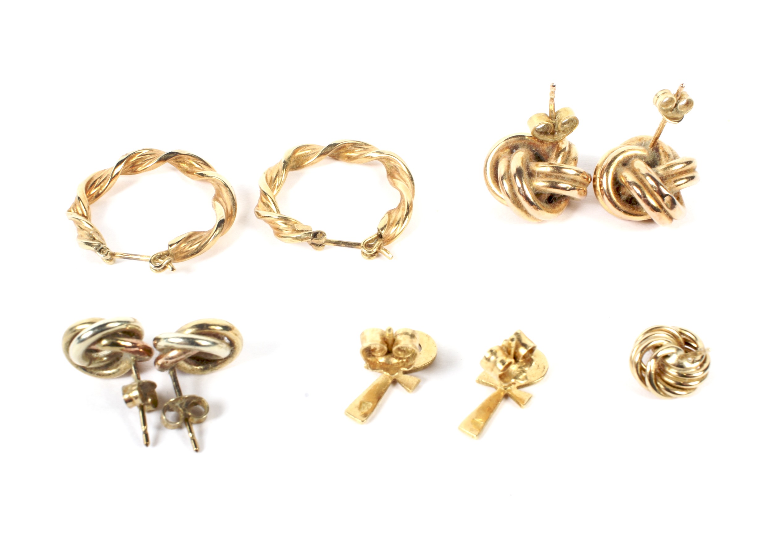 Four pairs of vintage gold stud earrings. - Image 2 of 2