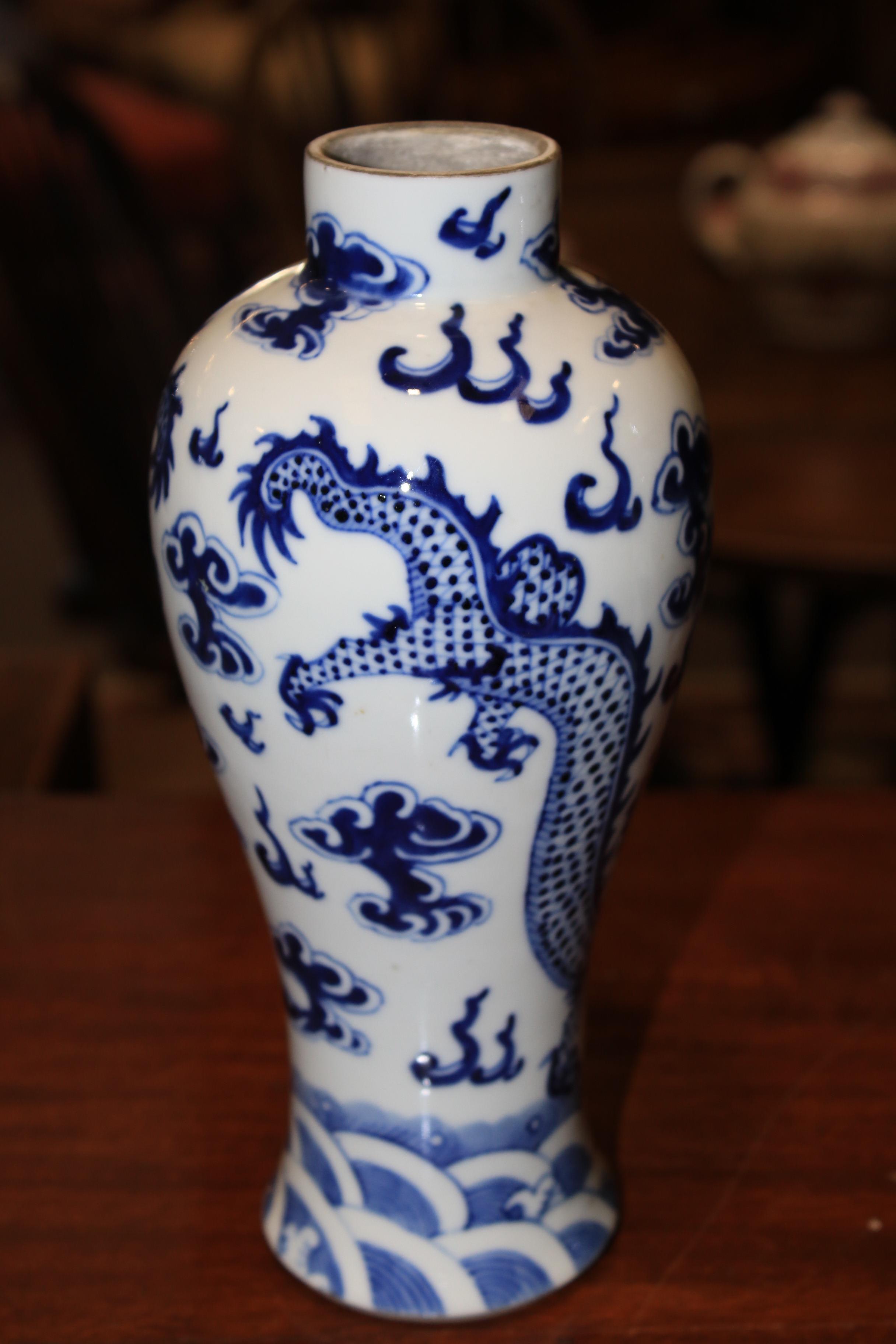 Two Chinese porcelain Qing Dynasty blue and white baluster shaped vases and covers. - Image 8 of 28