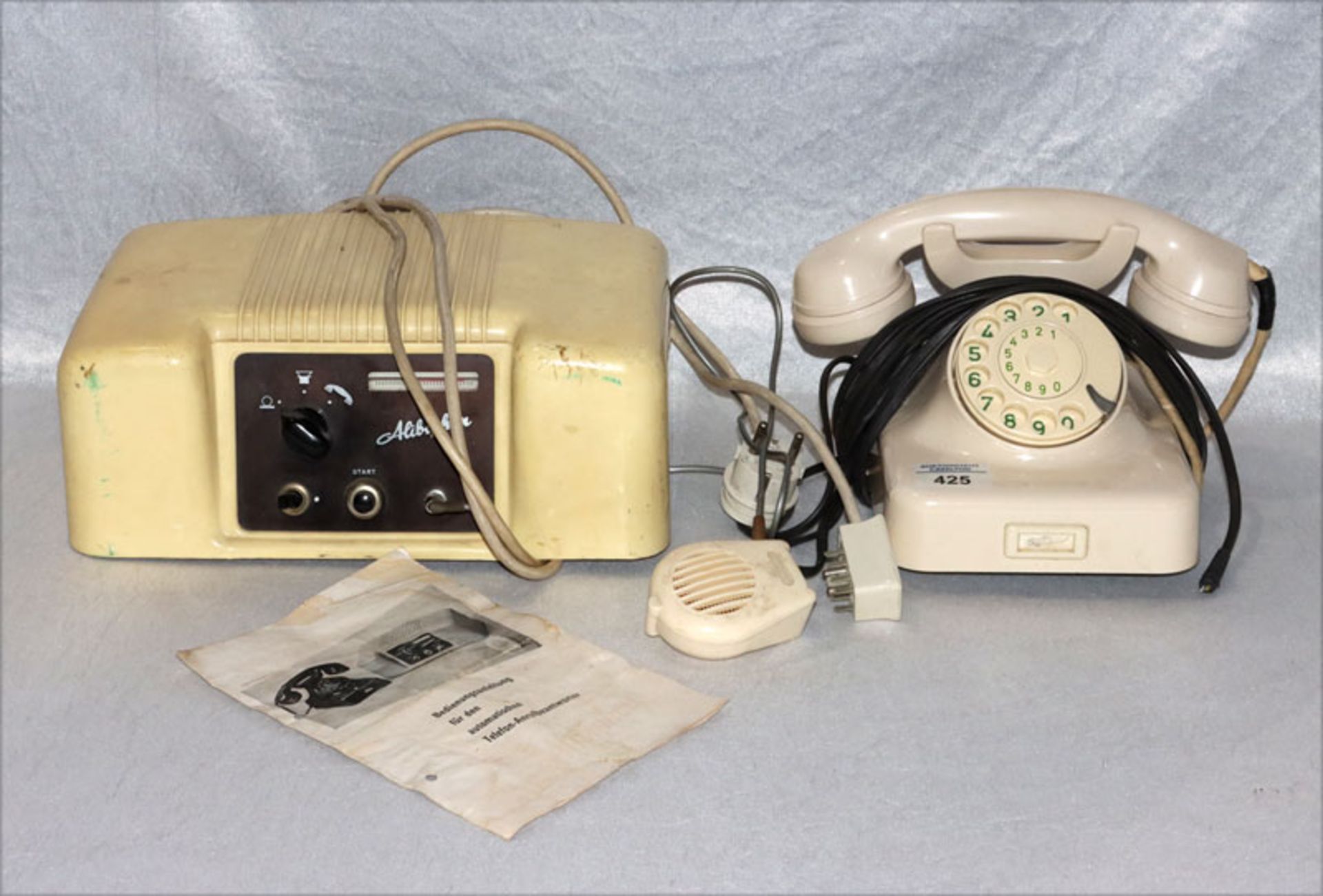 Wählscheiben-Telefon und automatischer Telefon-Anrufbeantworter 'Alibiphon' mit Bedienungsanleitung,