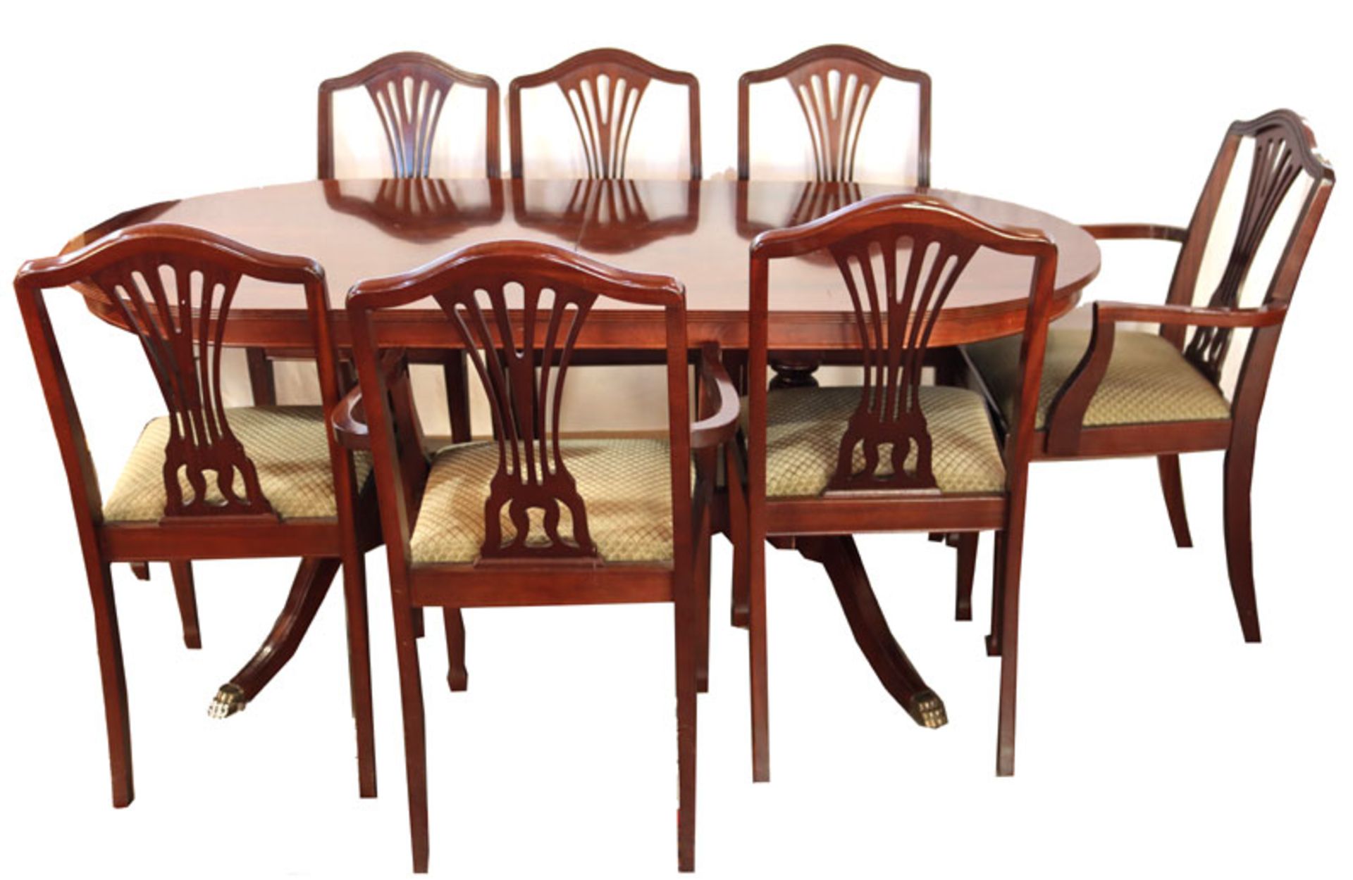Sitzgarnitur: Ovaler Tisch auf geschwungenen Beinen, ausziehbar, H 74 cm, L 180/246 cm, B 90 cm, mit