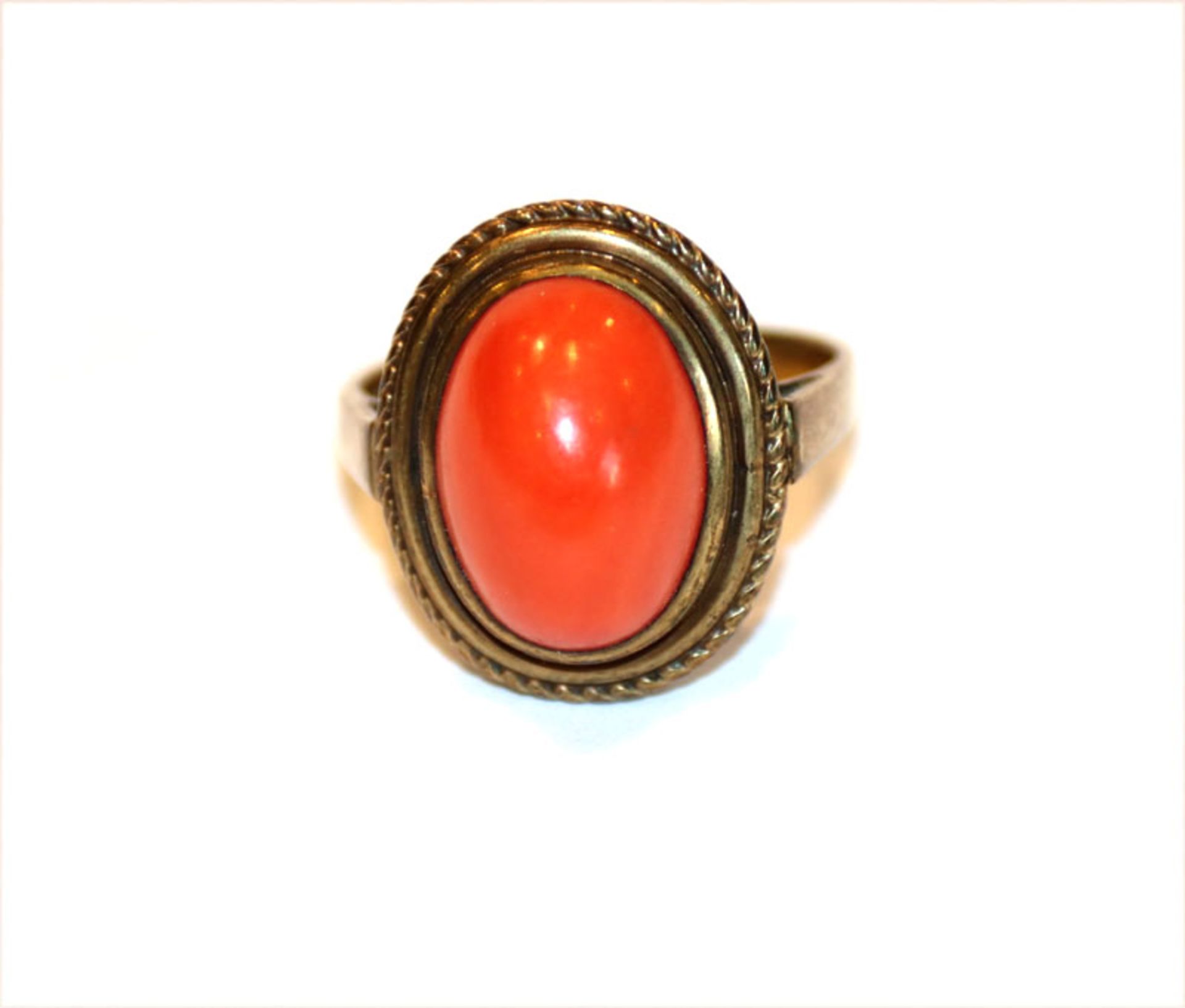 8 k Gelbgold Ring mit Koralle, 4,1 gr., Gr. 53