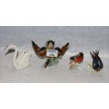 4 Hutschenreuther Porzellan Tierfiguren: 'Wildente im Anflug', Entwurf Hans Achtziger, H 12 cm, 2