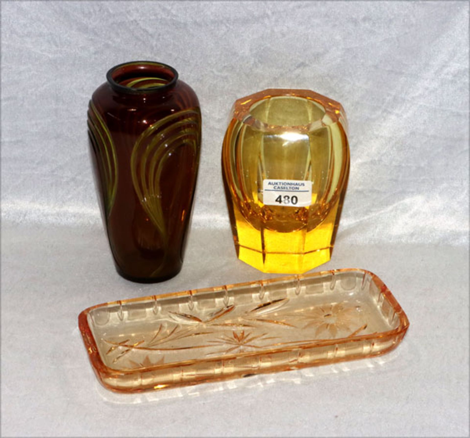 Glas-Konvolut: gelbe Vase, geschliffen, Moser, Karlsbad, H 13 cm, D 11 cm, gelb/braune Vase mit