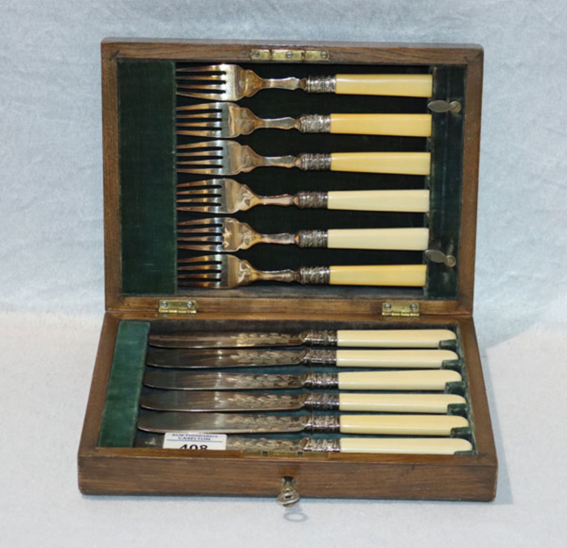 Englisches Fischbesteck um 1900, 6 Messer und 6 Gabeln in Holzkasten, Alters- und Gebrauchsspuren