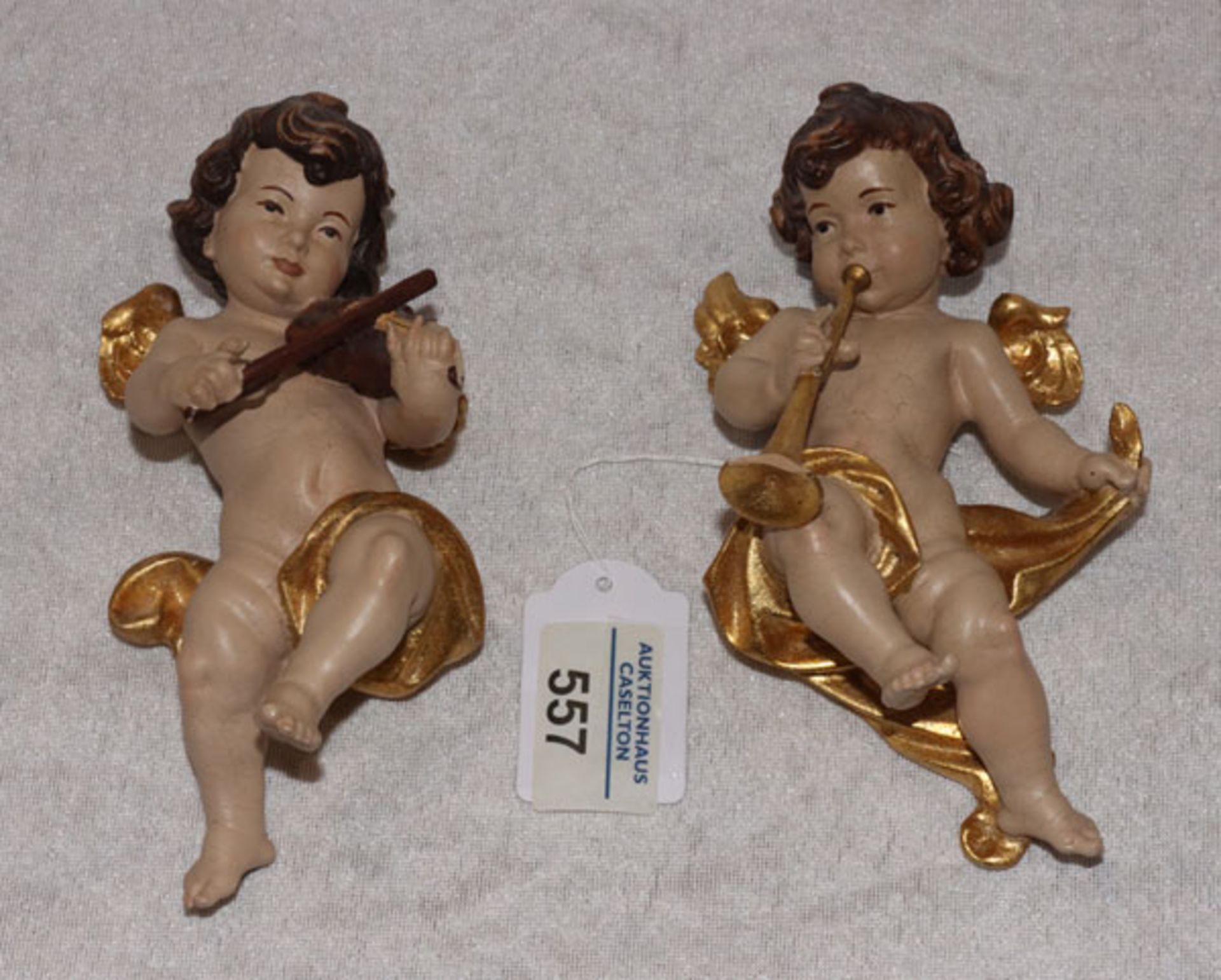 Paar Holzfiguren 'Musizierende Engel', farbig gefaßt, H 16 cm, nicht komplett und beschädigt