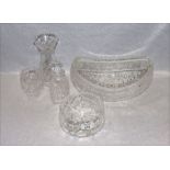 Kristallglas-Konvolut: Ovale Schale, runde Schale, 2 Vasen und Karaffe, verschiedene Schliffdekore