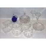 Glas-Konvolut: 4 Henkelschälchen mit Schliffdekor, D 12 cm, 2 Schälchen, D 16 cm, 2 rechteckige