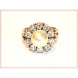 Klassischer 14 k Weißgold Ring mit Perle und 10 Diamanten, zus. über 1 ct., 10,6 gr., Gr. 59