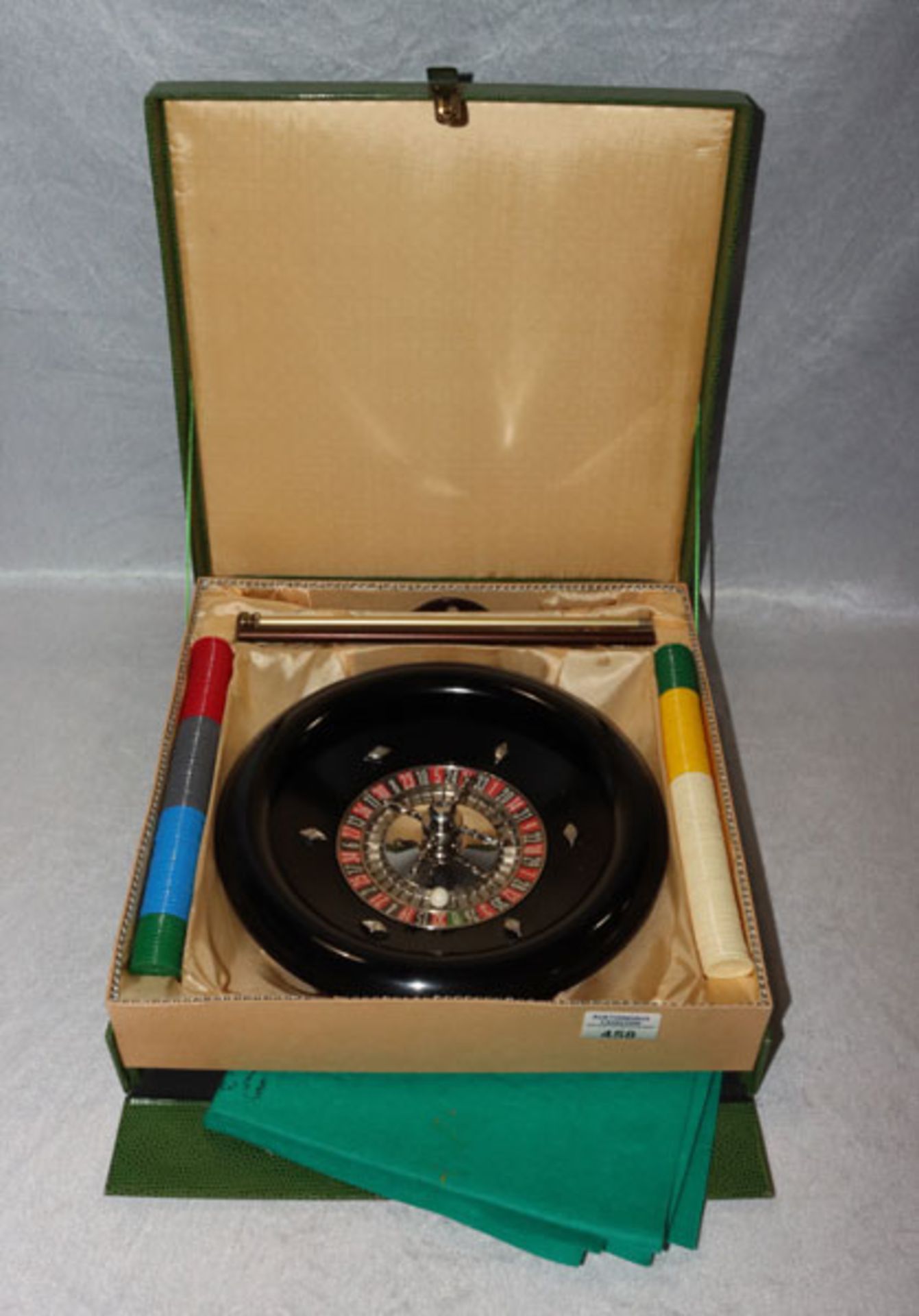 Roulette Spiel im Kasten, bespielt, Kasten: H9,5 cm, B 34 cm, T 35 cm