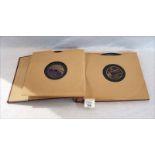 Schallplattenalbum mit 8 Schellackplatten, altersbedingter Zustand