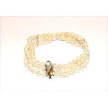 Perlen-Armband, 3-reihig mit 14 k Weißgold Schließe, L 16 cm
