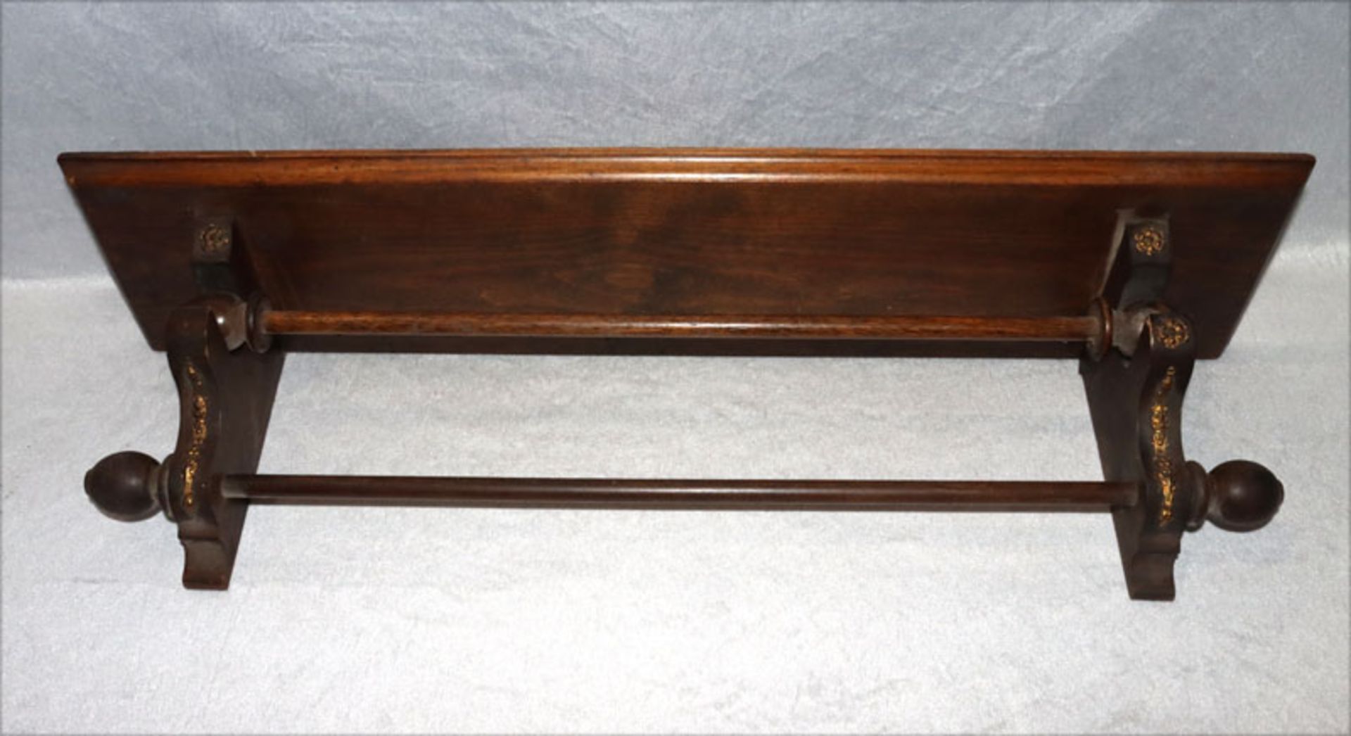 Holz Wand-Handtuchhalter, gebeizt mit Metallverzierungen, H 20 cm, B 72 cm, T 17 cm,