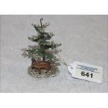 Wiener Bronze 'Rotwild unter Tannenbaum', naturalistisch bemalt, H 9 cm, B 6 cm