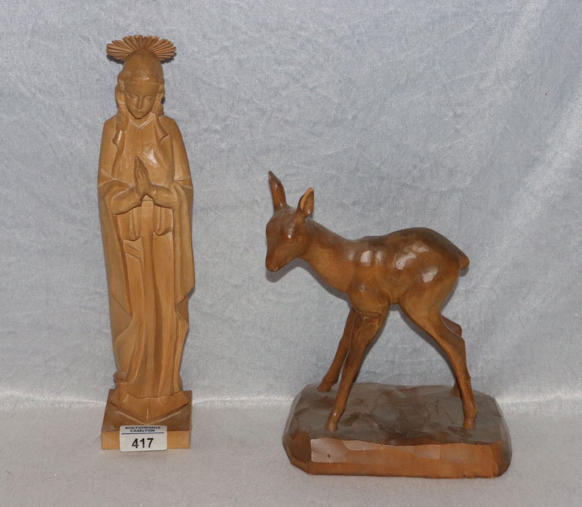 Holz Figur 'Madonna', H 34 cm, und Holz Tierfigur 'Reh', H 24 cm, gebeizt, bestossen, Altersspuren