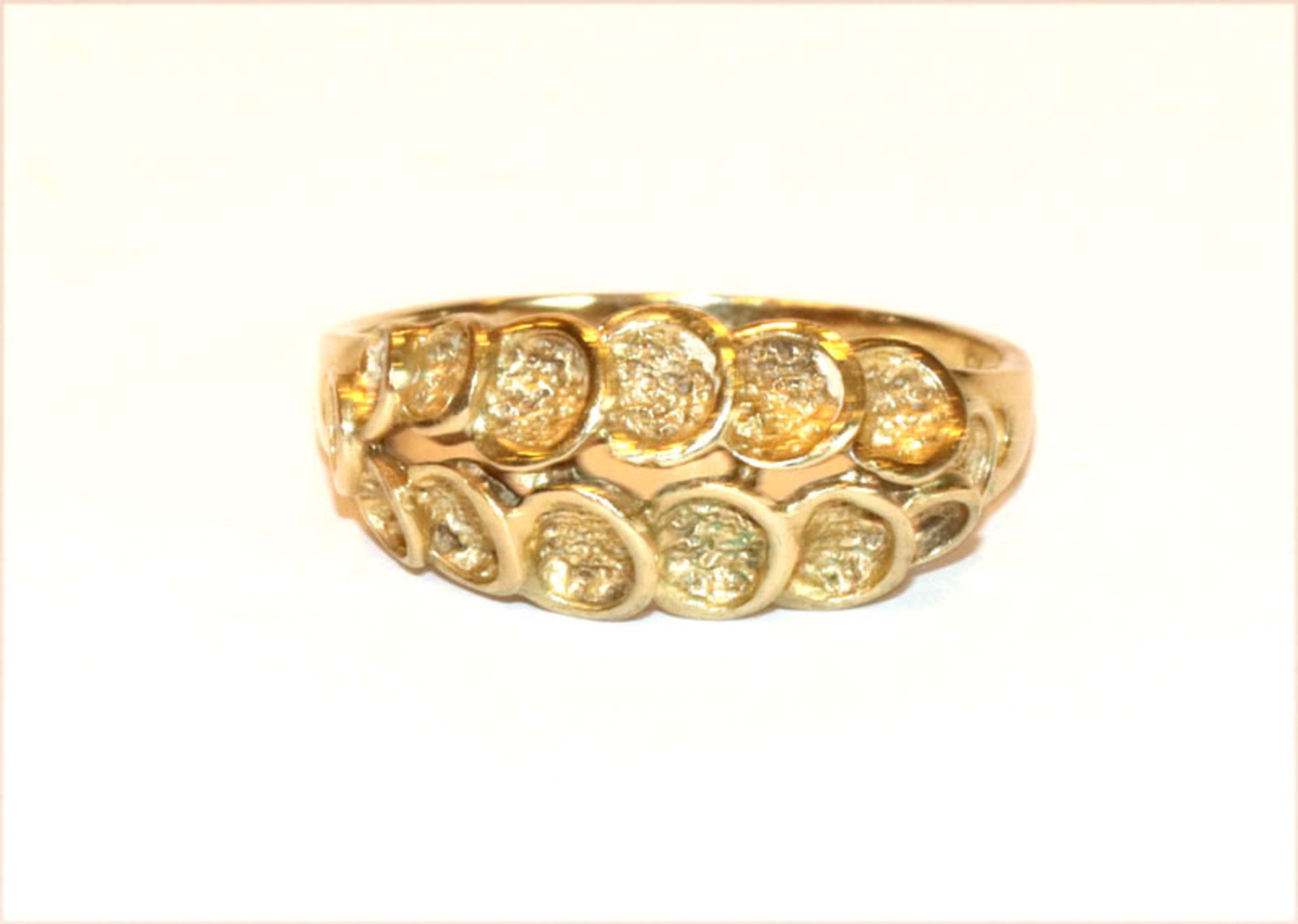8 k Gelbgold Ring mit reliefiertem Dekor, Gr. 55, 3 gr.