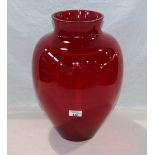 Rote Glasvase, gemarkt Poschinger, H 41 cm, D 30 cm, Gebrauchsspuren, Abholung oder Versand per