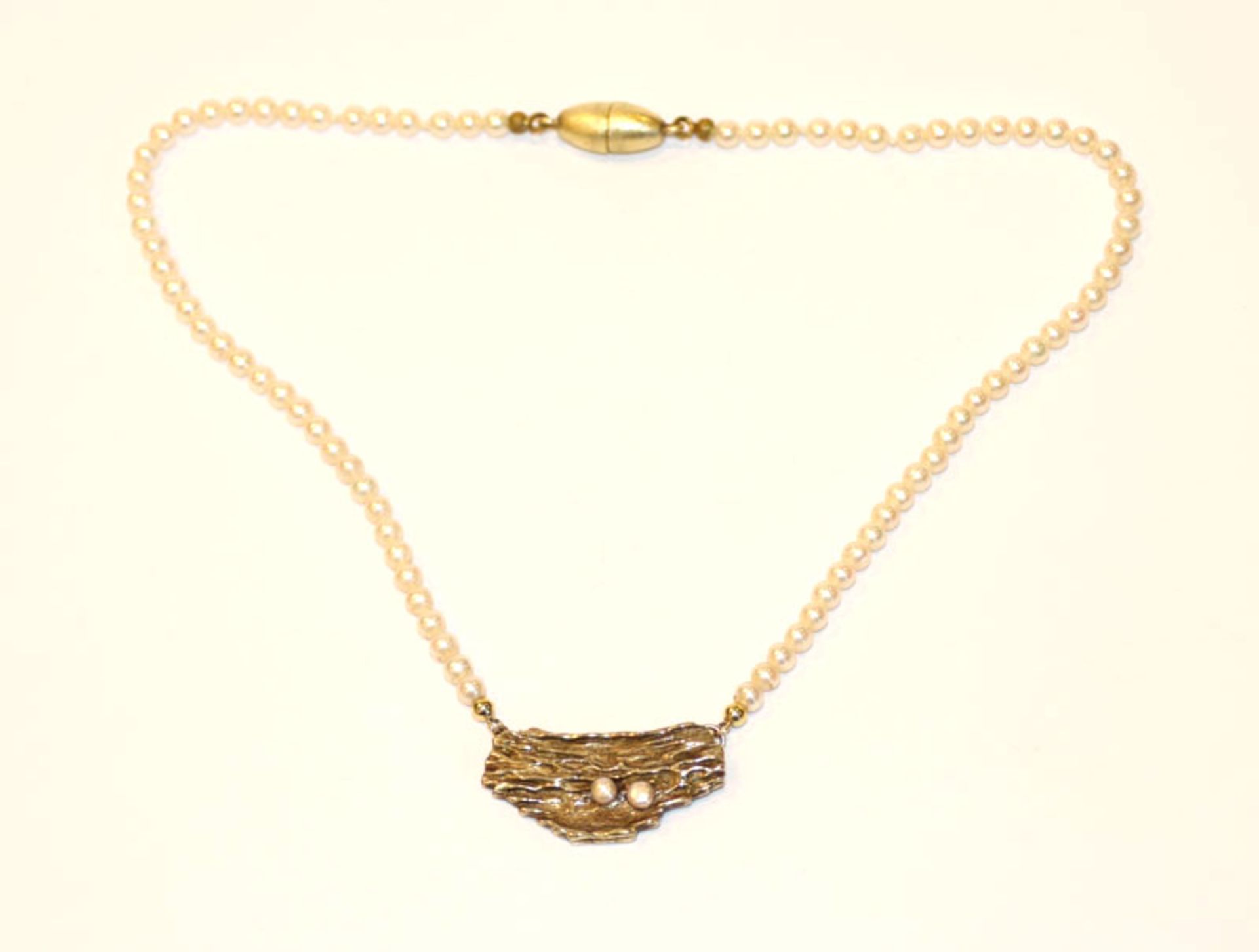 Perlen-Collierkette mit 925 Silber/vergoldetes Mittelteil, Magnetschließe, L 38 cm