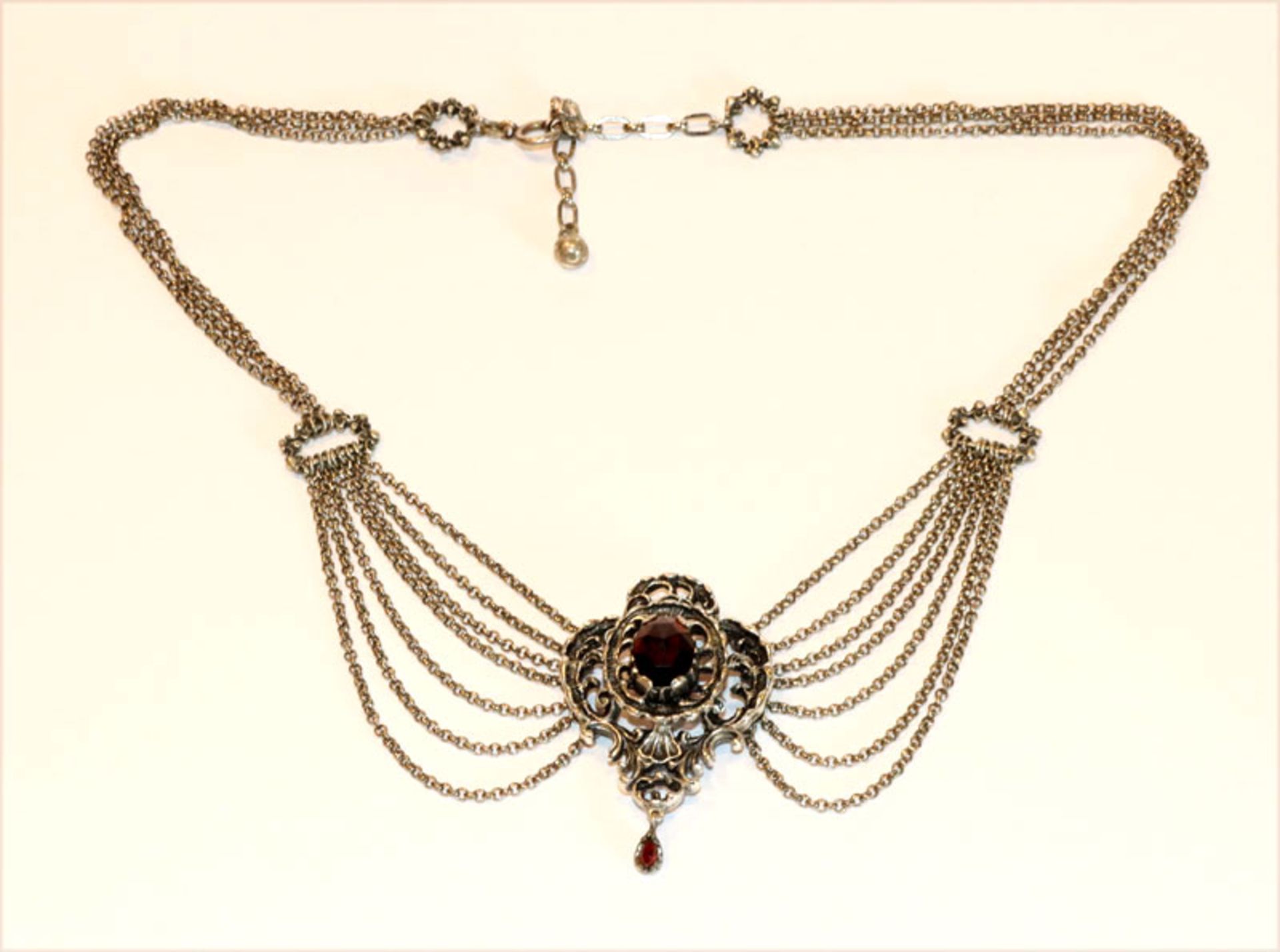 Silber Trachten-Collier mit Granat, L 42 cm, 36 gr.