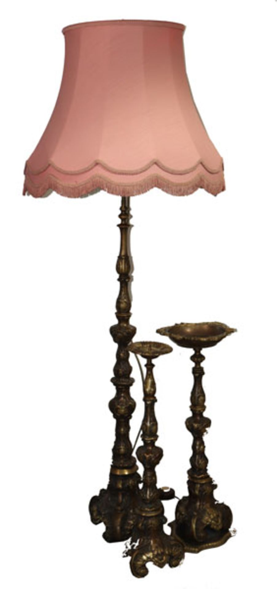 Messing Stehlampe mit rosefarbenen Schirm, H 162 cm, D 60 cm, Stand-Kerzenleuchter und Aschenbecher,