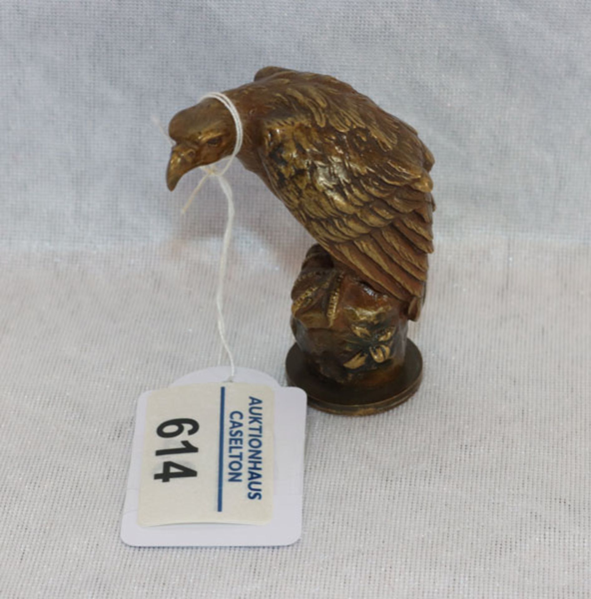 Wiener Bronze Petschaft 'Greifvogel auf Ast sitzend', graviert JG, H 6 cm