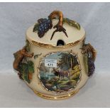 Keramik Bowlengefäß mit plastischem Traubendekor und Jagddekor, H 28 cm, D 30 cm, teils bestossen,