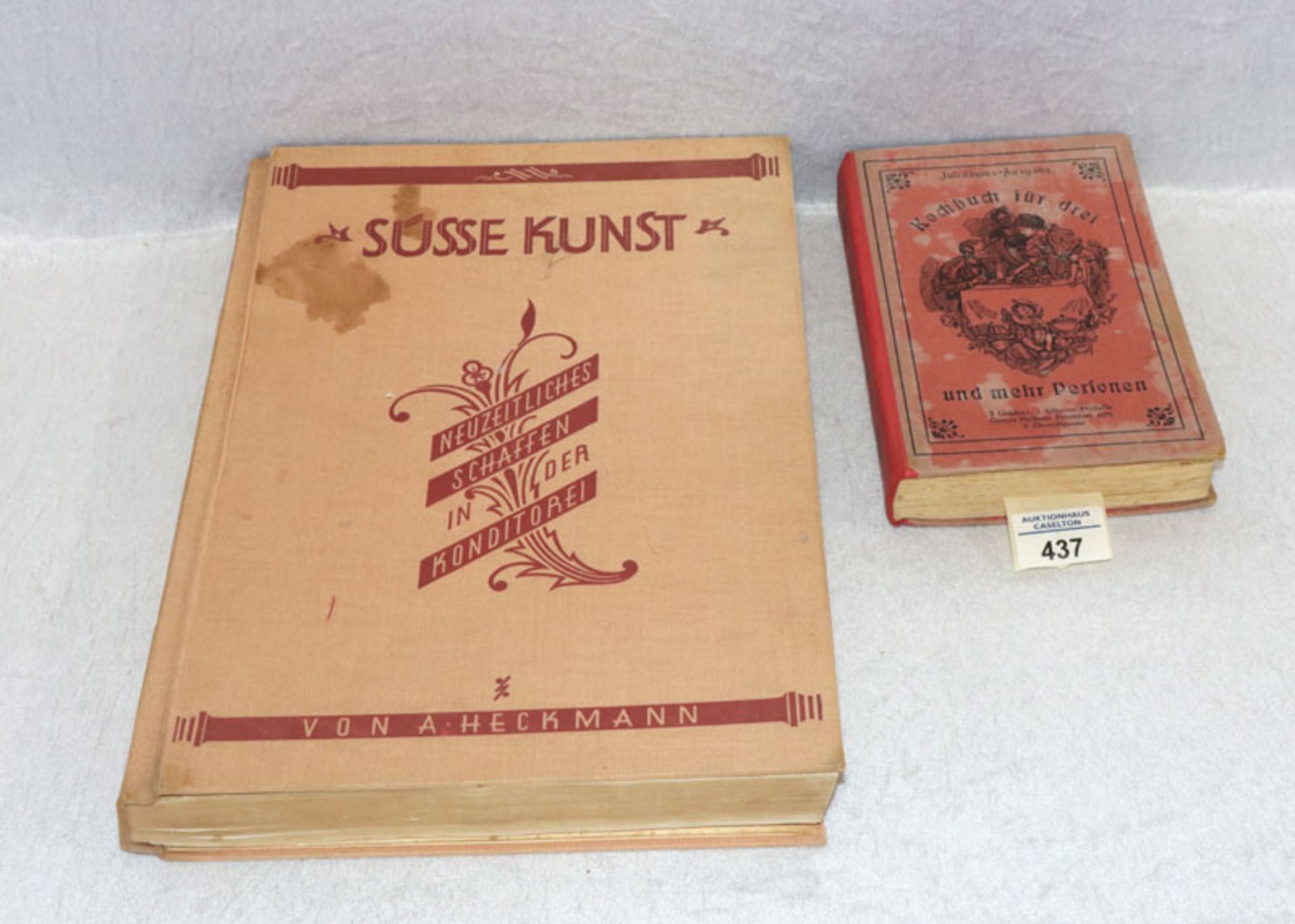 2 Kochbücher: 'Süsse Kunst', 1930, A. Heckmann, und 'Kochbuch für drei und mehr Personen' 1931,