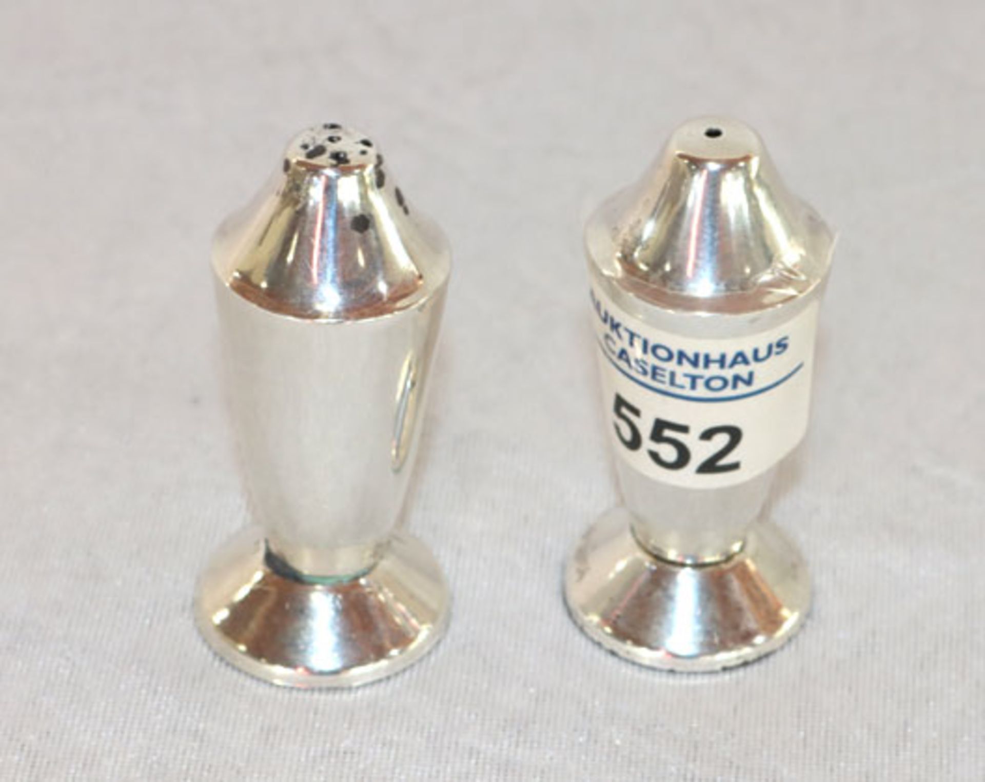 Paar Sterlingsilber Salz- und Pfefferstreuer, 38 gr., H 7 cm, D 3 cm, Gebrauchsspuren