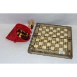 Back Gammon- und Schach-Spiel, Holz intarsiert, mit Schachfiguren