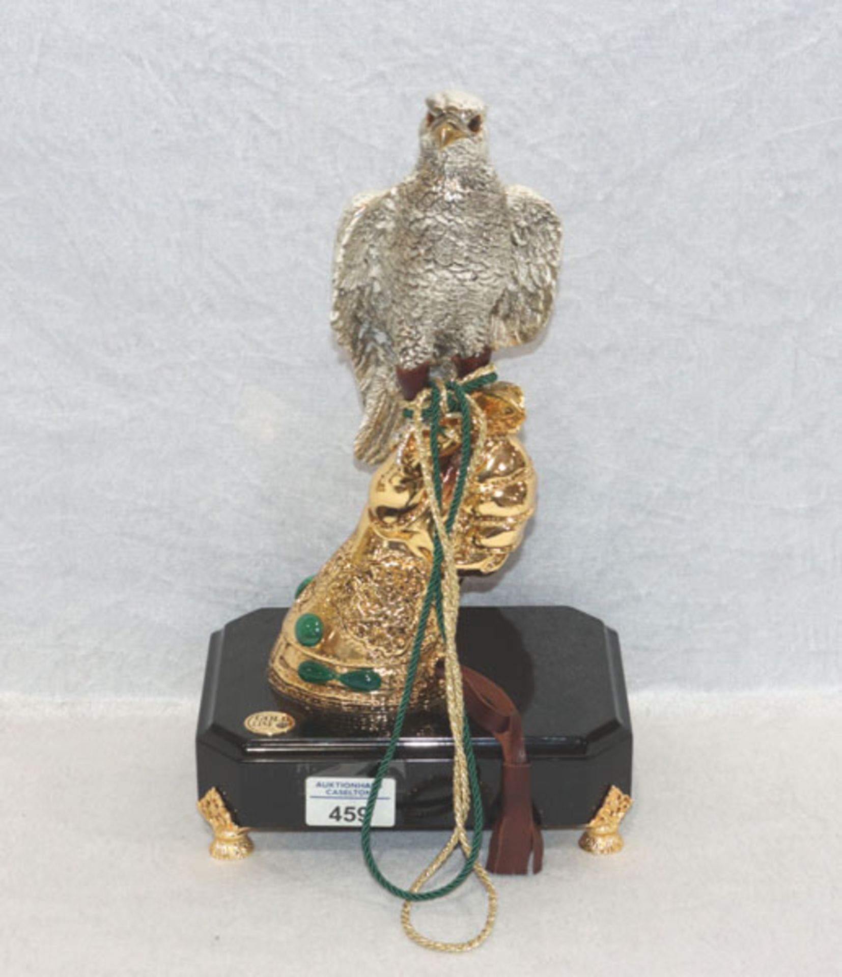 Ausgefallene Tierfigur 'Falke auf Handschuh sitzend', versilbert/vergoldet, auf Sockel, gemarkt