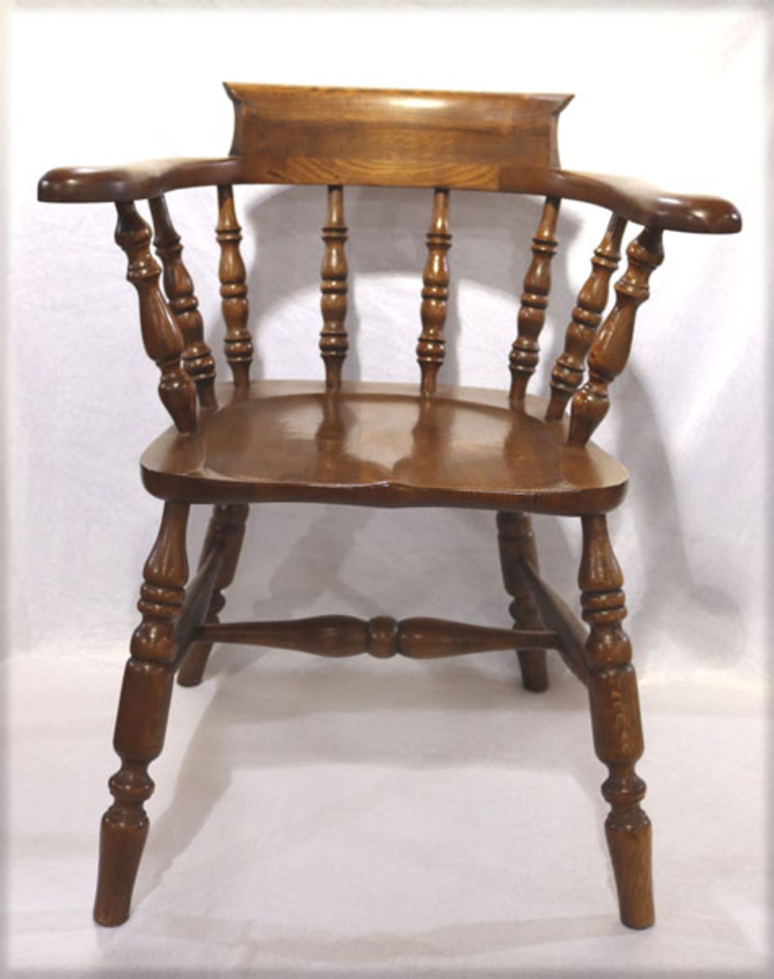 Holz Stuhl, gedrechselte Lehne und Beine, dunkel gebeizt, H 80 cm, B 68 cm, T 40 cm,