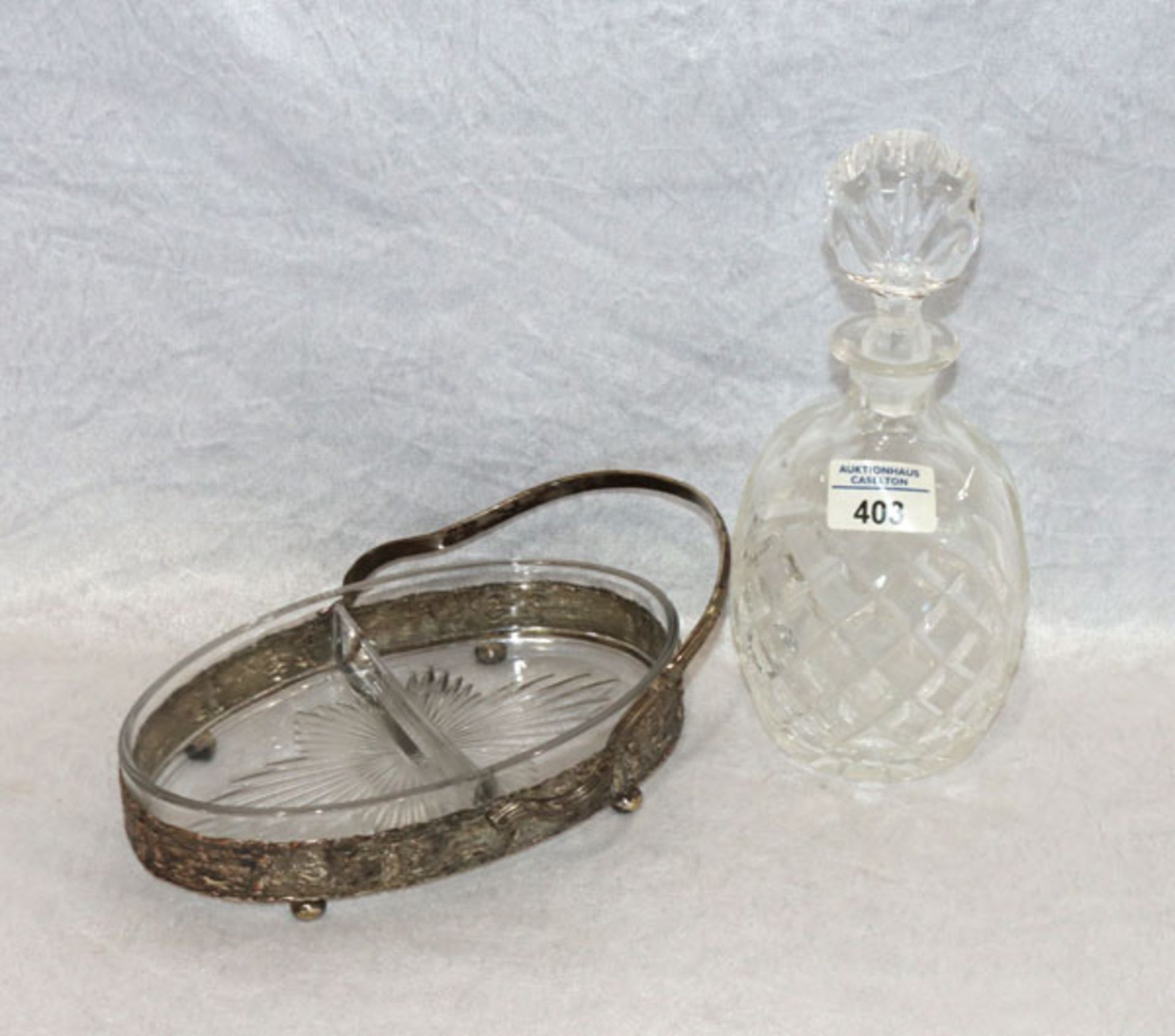 Glas Henkelschale in versilberter Montierung mit holländischem Reliefdekor, H 18 cm, B 21 cm, T 17