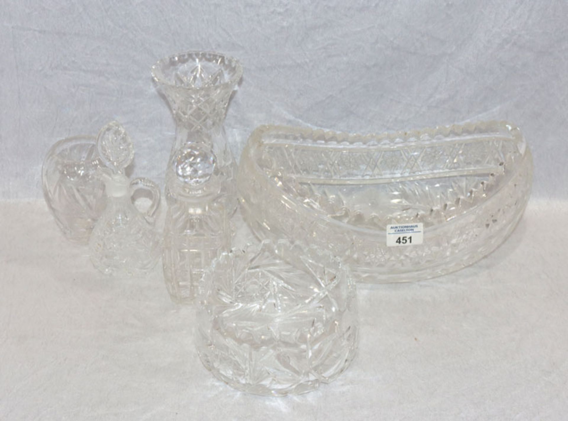 Kristallglas-Konvolut: Ovale Schale, runde Schale, 2 Vasen und Karaffe, verschiedene Schliffdekore