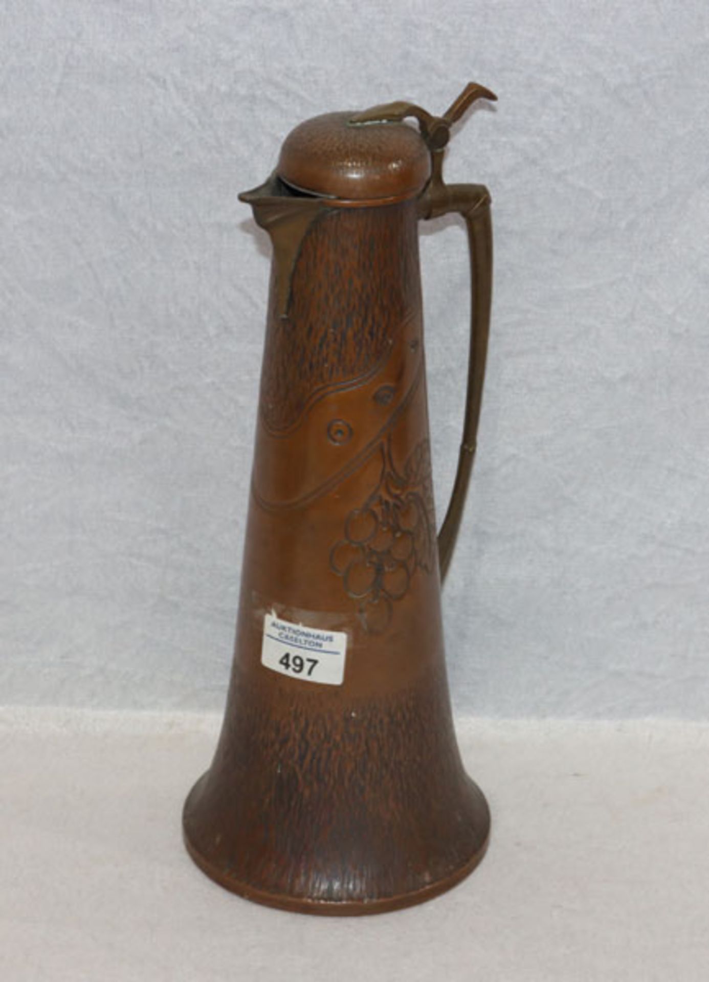 Jugendstil Kupfer Henkelkanne mit Traubendekor, H 34 cm, D 14 cm, Gebrauchsspuren