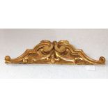 Holzrelief/Supraporta, gold gefaßt, Fassung beschädigt, H 15 cm, B 53 cm, Altersspuren