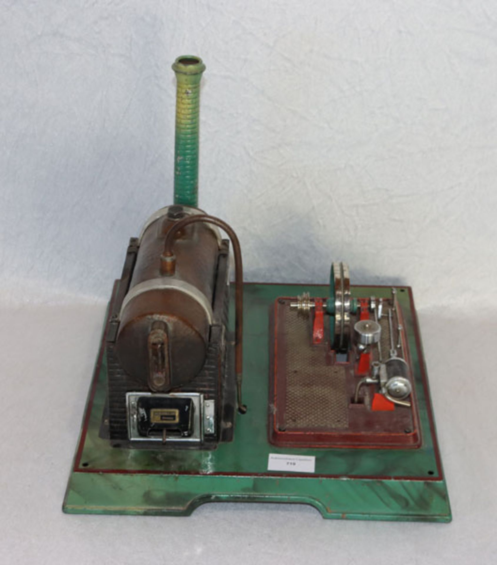 Märklin 7 Dampfmaschine, wohl nicht komplett, H 24 cm, B 33 cm, T 32 cm, bespielt