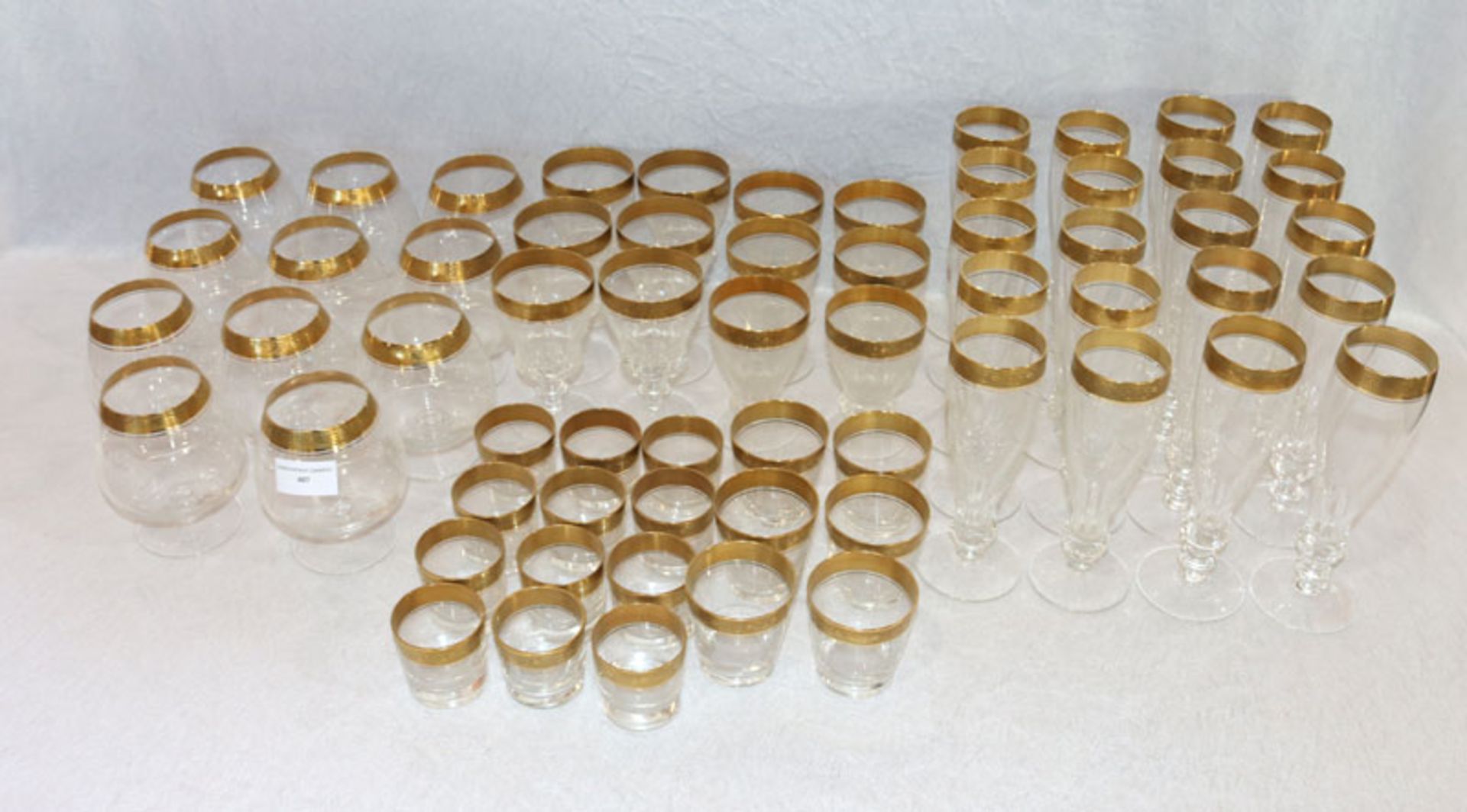 Trinkglas-Konvolut mit Goldrand: 10 Sektflöten, H 18,5 cm, 10 Sektflöten, H 17 cm, 12 Weingläser