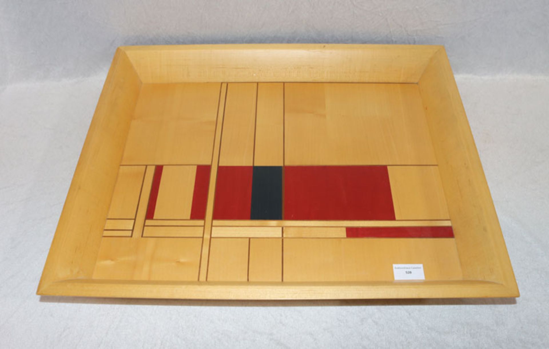 Holzobjekt in Form eines Tabletts, Vorder- und Rückseite in verschiedenen Dekoren, H 7,5 cm, B 55