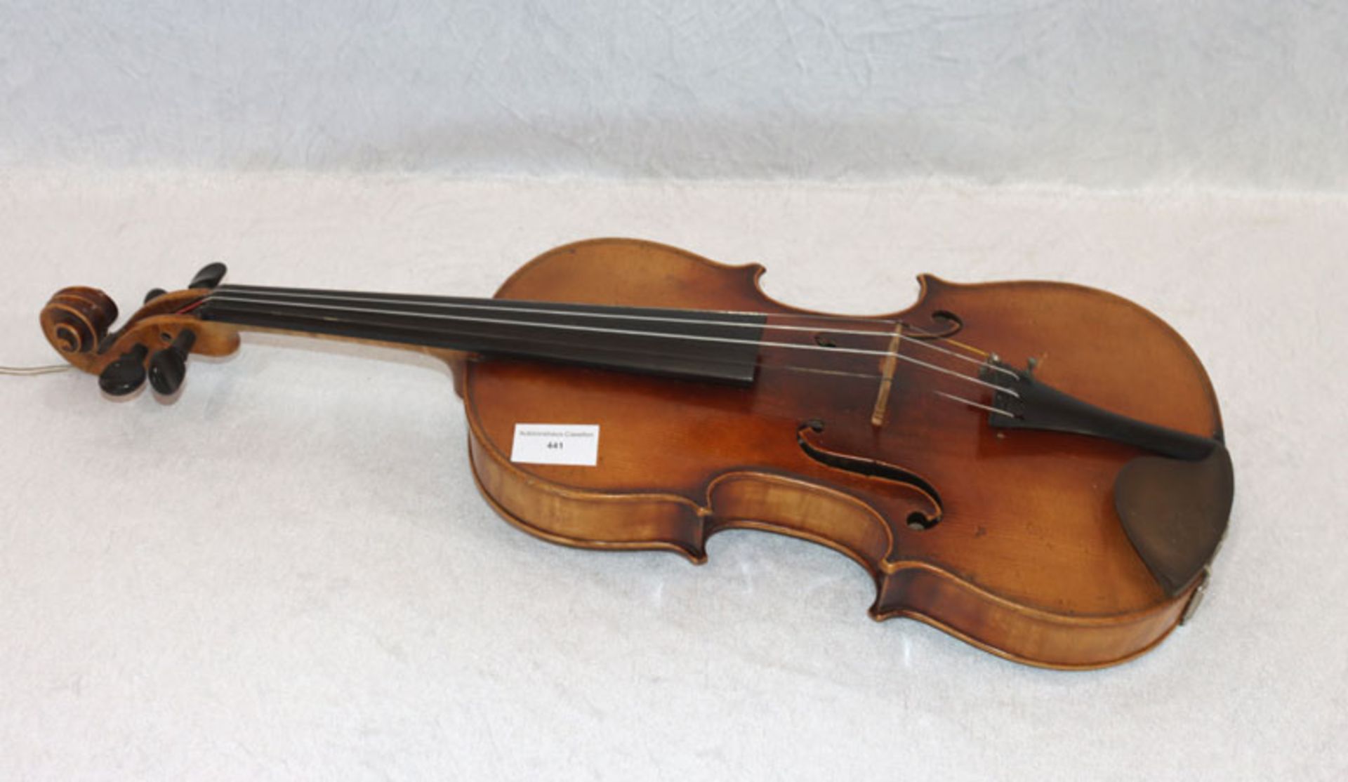 Geige, innen mit Klebeetikett 'Straduarius Imitation von Neuner und Hornsteiner, Mittenwald', L 60
