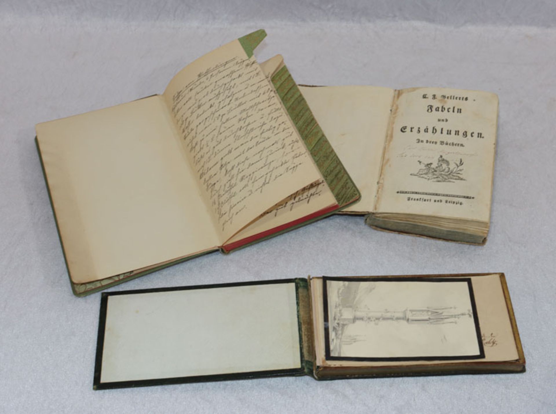 Konvolut: handgeschriebenes Kochbuch um 1900, Buch 'Fabeln und Erzählungen', und Album mit
