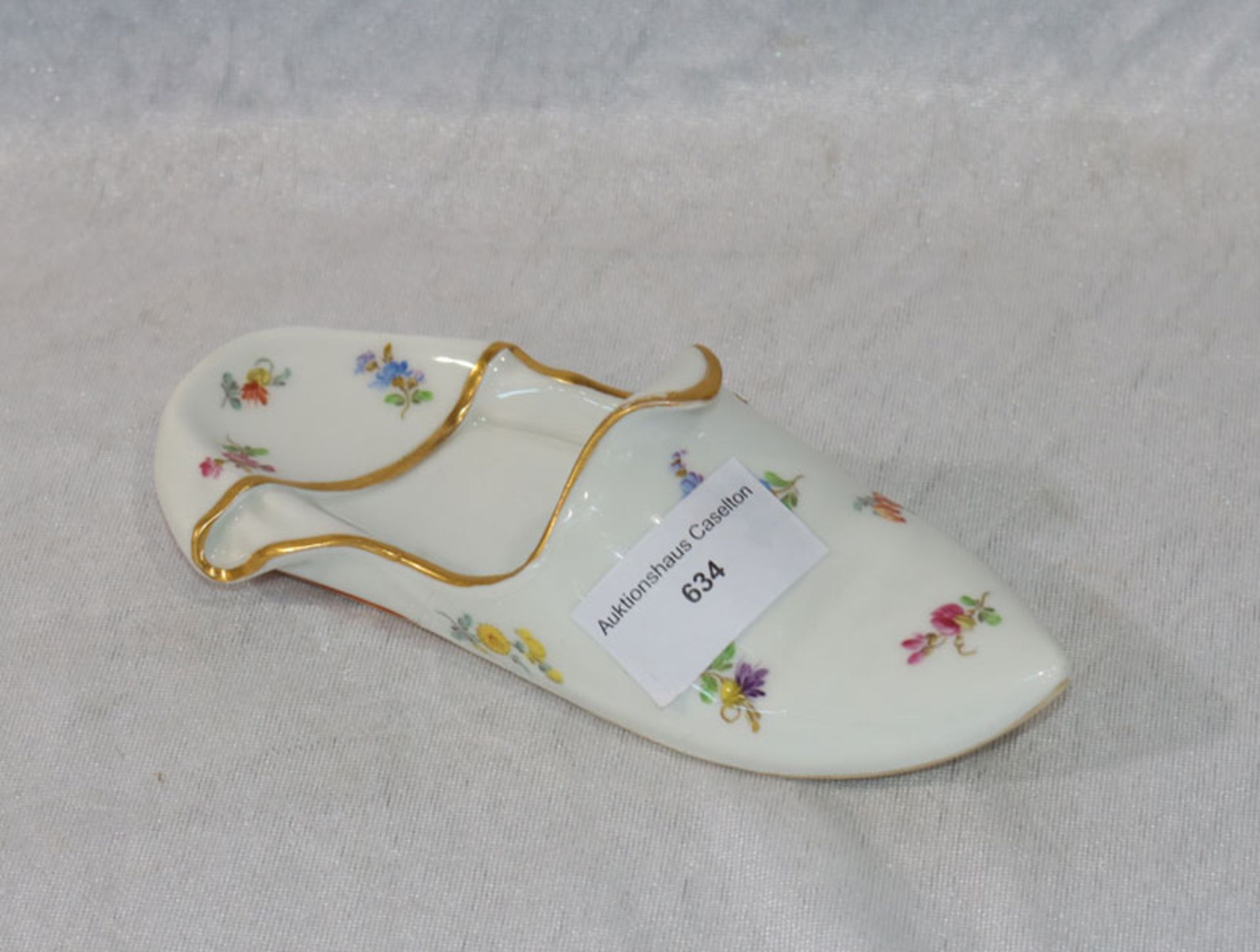 Meissen Porzellan Schuh mit Streublümchenmalerei mit Goldrand, H 5 cm, L 17 cm, B 8 cm