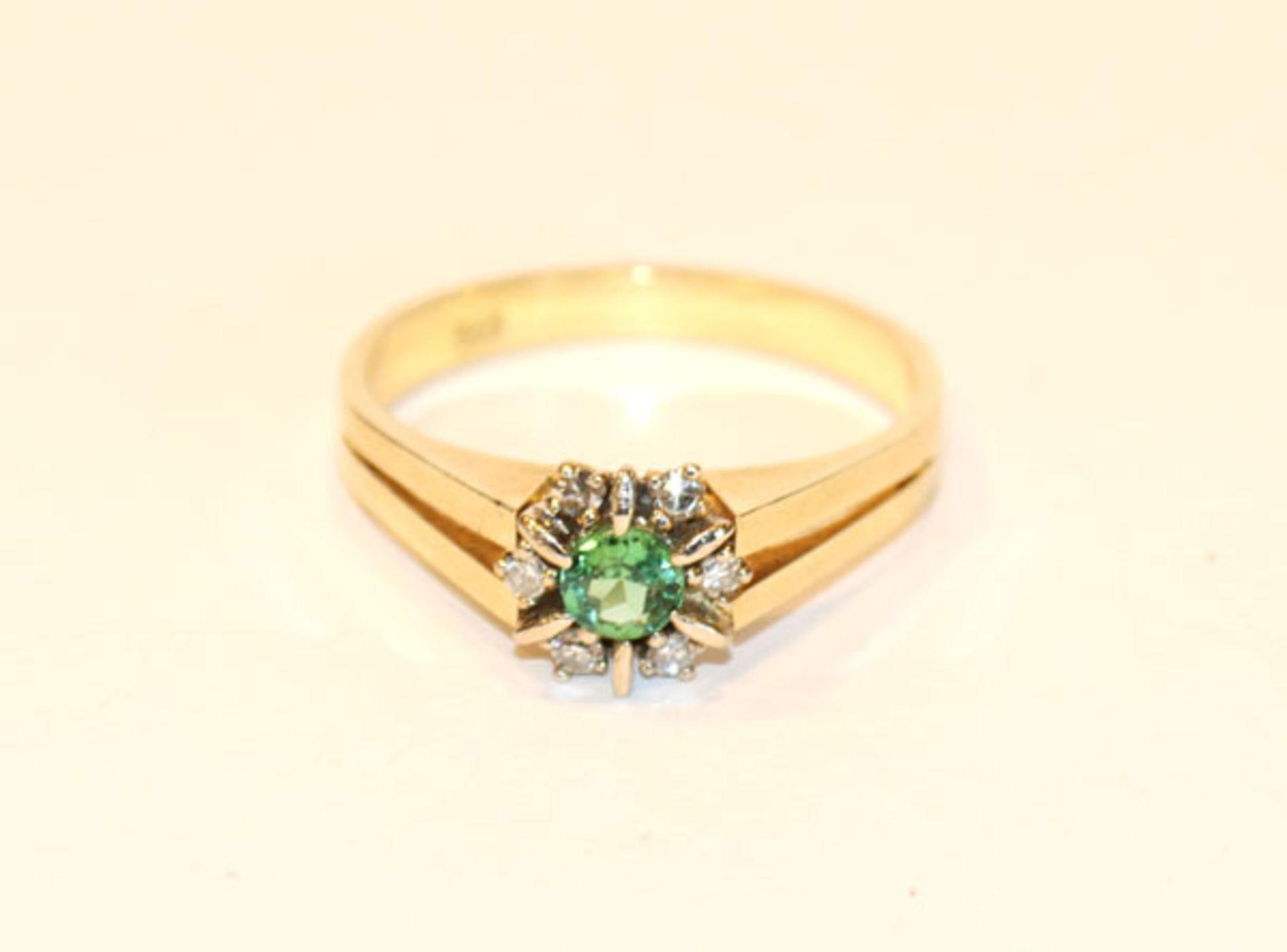 14 k Gelbgold Ring mit in Weißgold gefaßtem Turmalin und Diamanten, 4 gr., Gr. 58