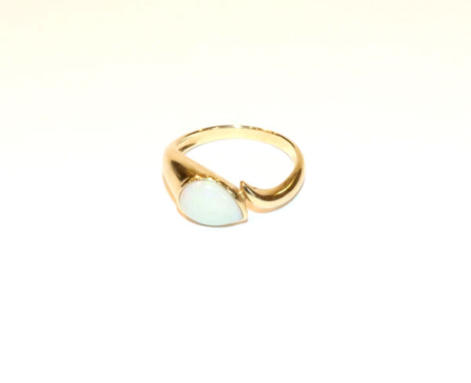 8 k Gelbgold Ring mit Opal, Oberfläche leicht verkratzt, 2,7 gr., Gr. 53