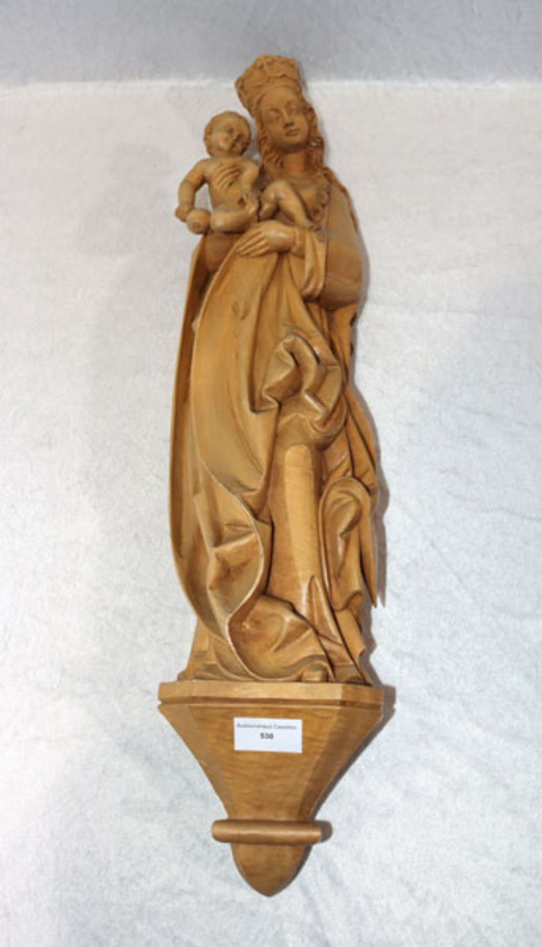 Holz Figurenskulptur 'Maria mit Kind' auf Sockel, gebeizt, H 62 cm, B 14 cm, T 10 cm