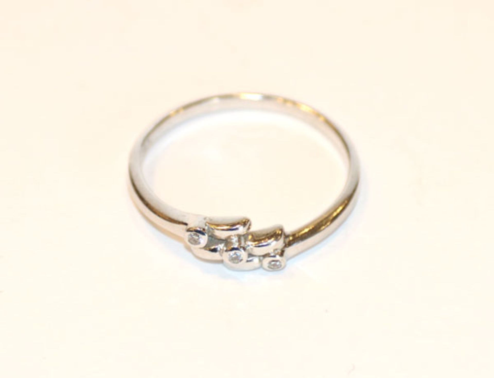 18 k Weißgold Ring mit 3 Diamanten, 2,6 gr., Gr. 59