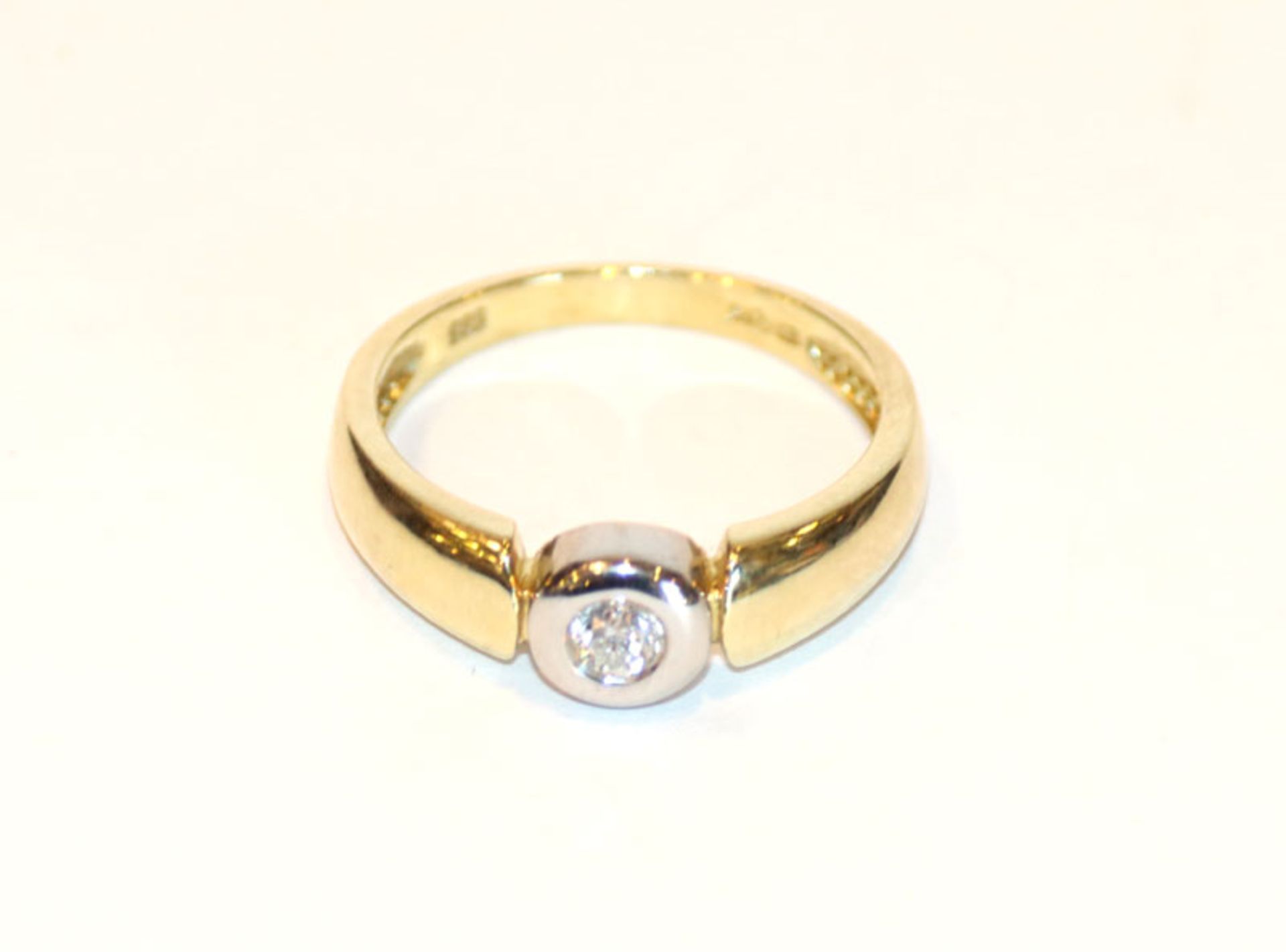 14 k Gelbgold Ring mit in Weißgold gefaßten Diamanten, 0,15 ct., 3,8 gr., Gr. 56