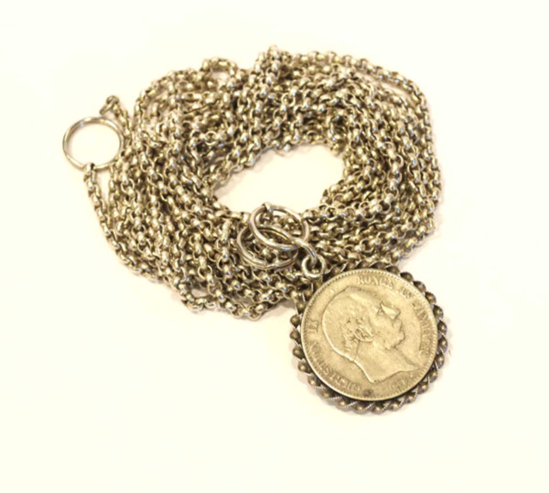Dänische Silbermünze, 2 Kronen, gefaßt, und Metall Schnürkette, 260 cm