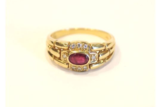 18 k Gelbgold Ring mit Rubin und 8 Diamanten, 3,9 gr., Gr. 54