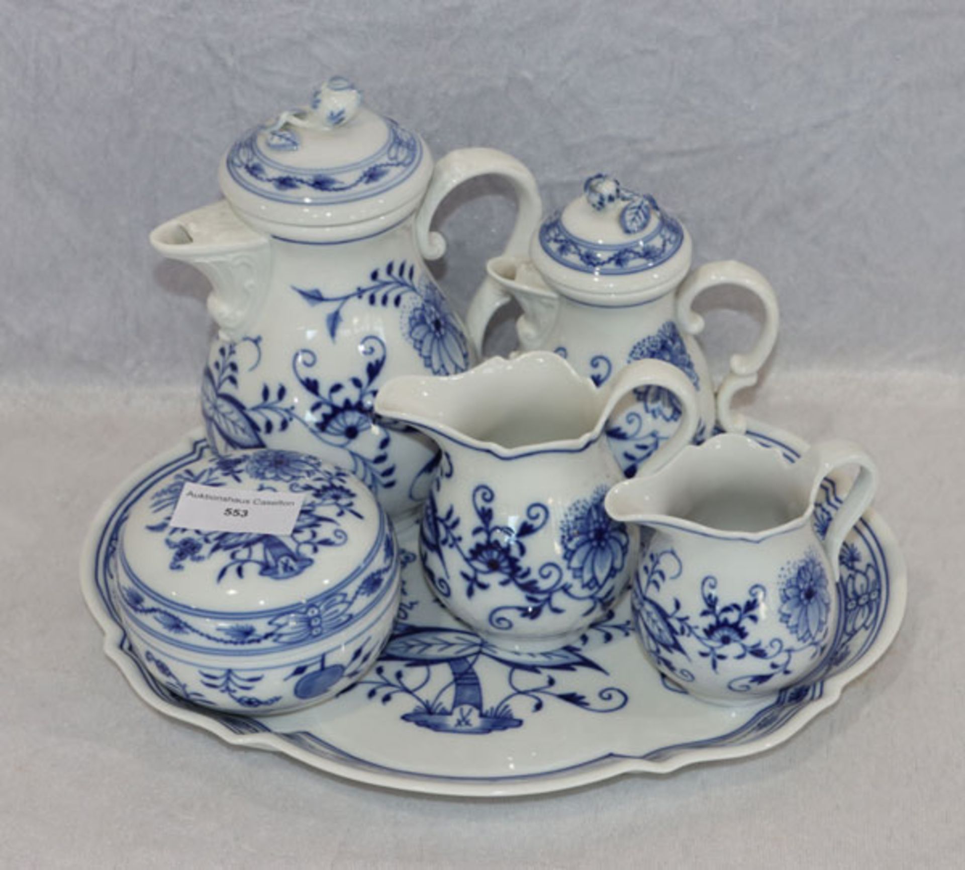 Meissen Serviceteile mit Meissendekor, ovales Tablett, 23 cm x 27 cm, 2 Mokkakännchen, 2