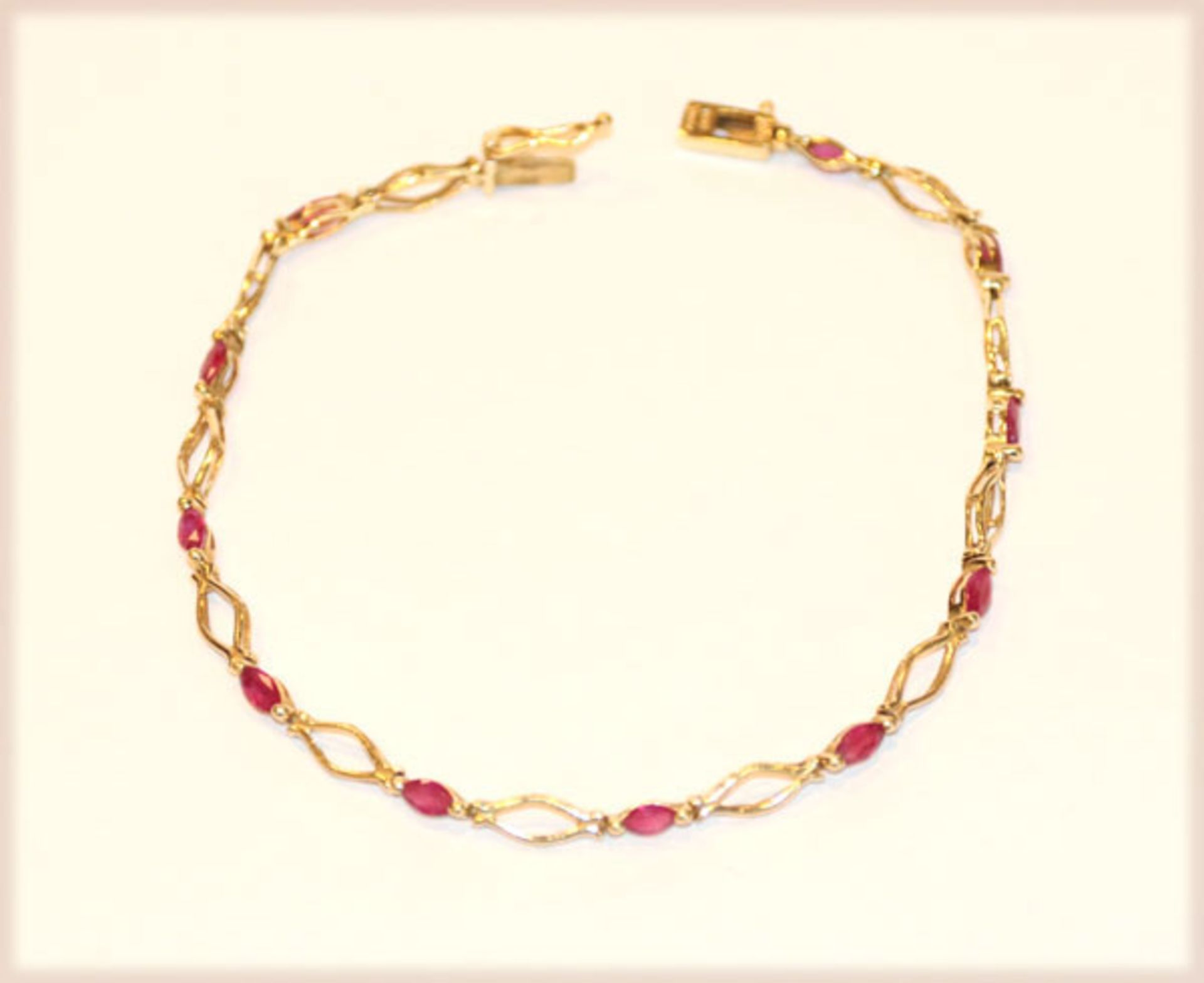 14 k Gelbgold Armband mit 11 Rubinen, 4,6 gr., L 19 cm