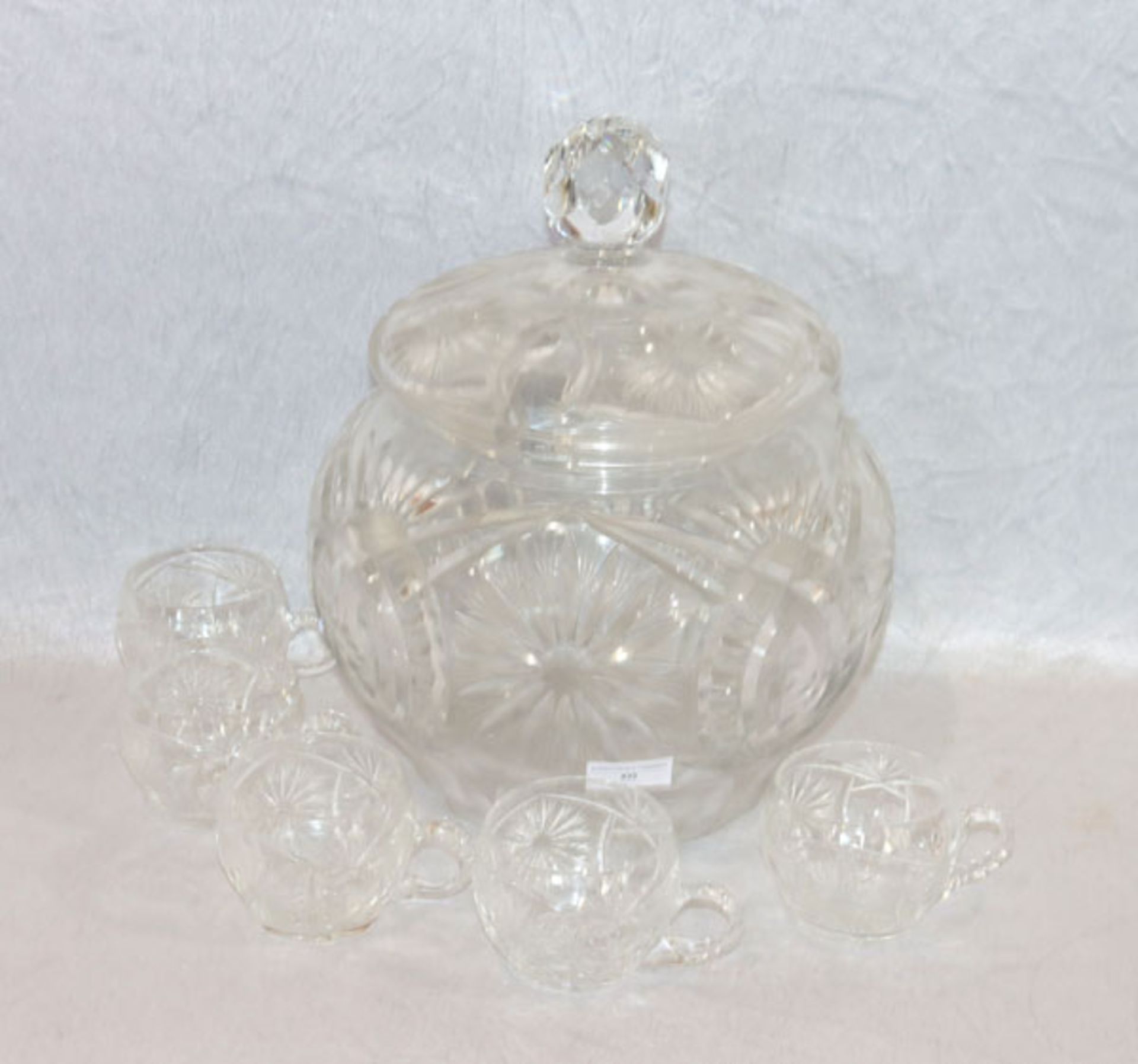 Kristallglas Bowle, H 34 cm, D 30 cm, mit 5 Becher, H 7 cm, D 9cm, alles mit Schliffdekor,